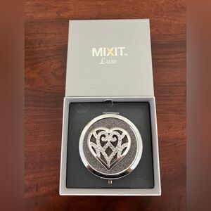 NWOT- Mix-it Mirror Compact (w/Rhinestone)